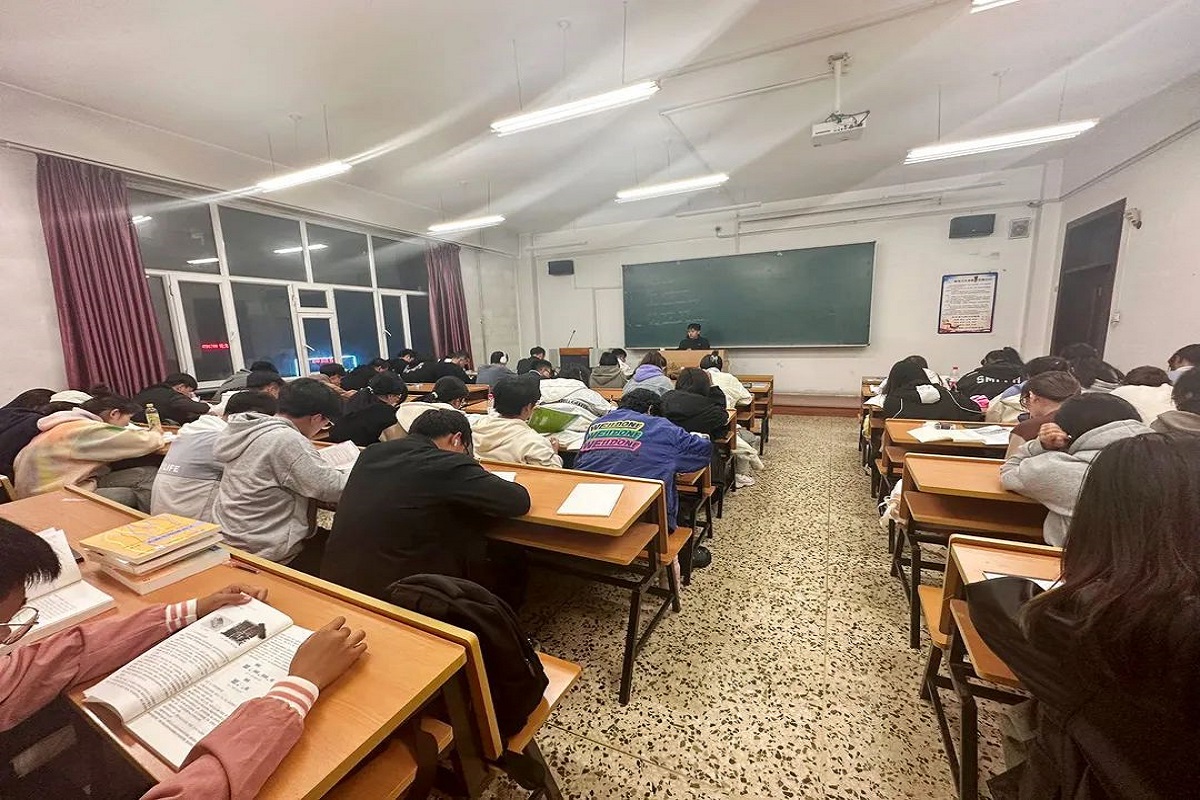 开学第一课 | 教育科学研究院有序推进2023级新生晚自习-黑龙江大学教育科学研究院